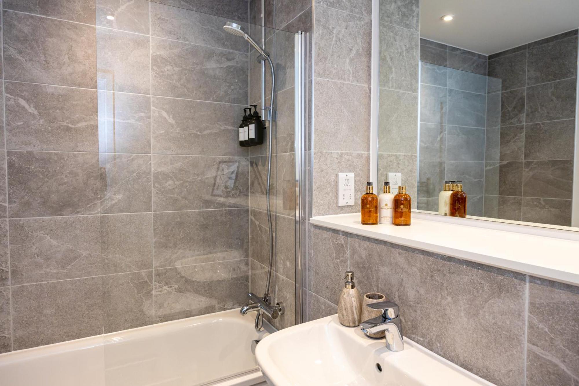 Pet Friendly 2Br Near Station By Asquare Letting Apartment Manchester Exterior foto